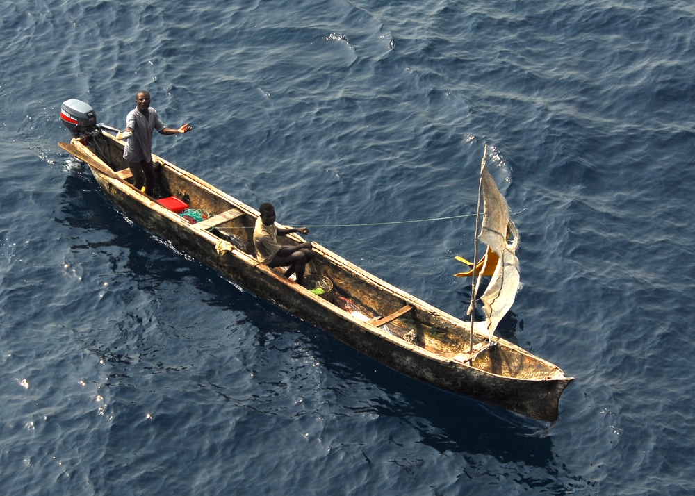 DVIDS - News - USS Fort McHenry Assists Stranded Fishermen