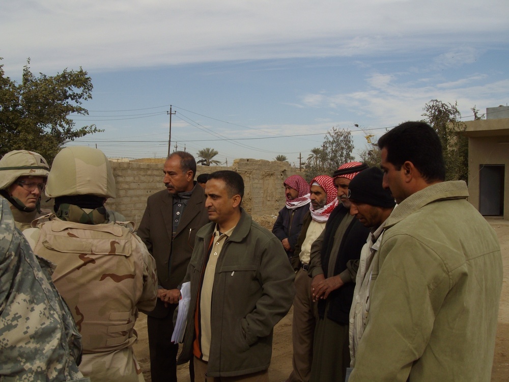 Iraqi Ministry of Electricity, Public Works Battalion Join Together to Improve Agur Quf Electricity