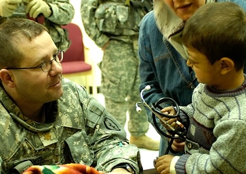 Troops connect Iraqis with government treatment program