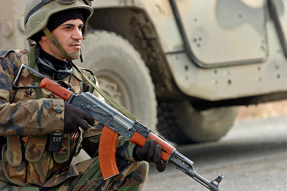 Armored Cavalry Squadron convoy escorts Iraqi Army, travels 800 Km