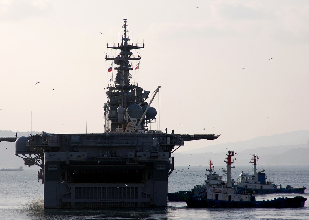 USS Essex Departs