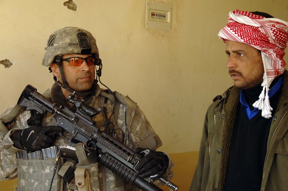Teaching Iraqi Soldiers Movement techniques