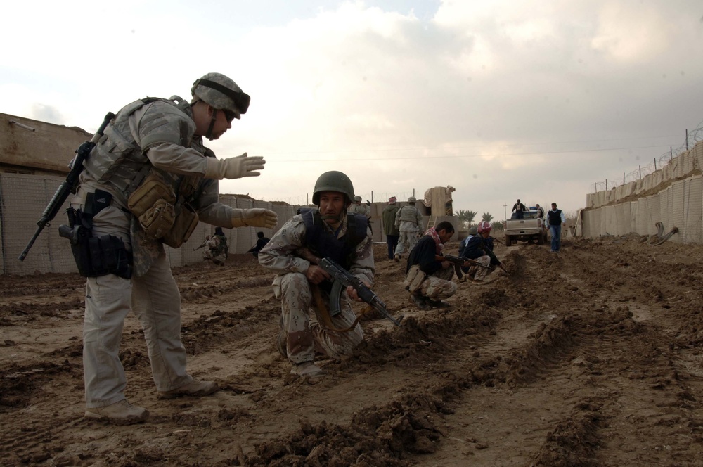 Teaching Iraqi Soldiers Movement techniques