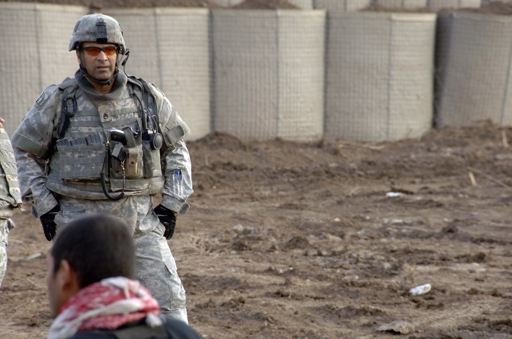 Teaching Iraqi Soldiers Movement techniques