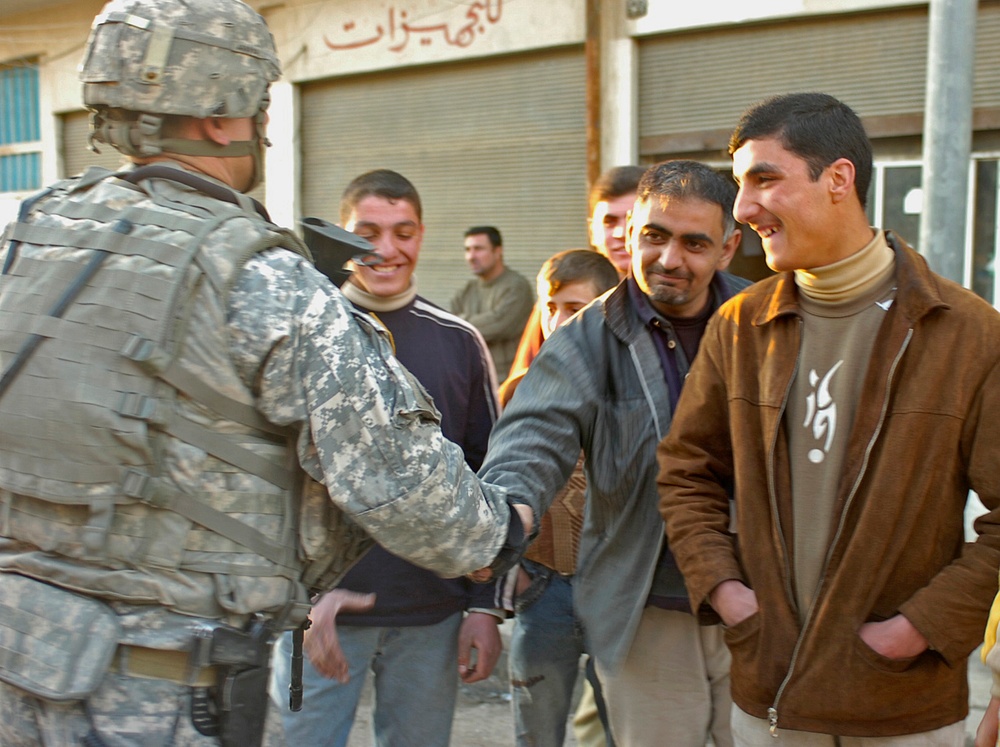 Iron Hawk Soldiers maintain good relations with people of Mosul
