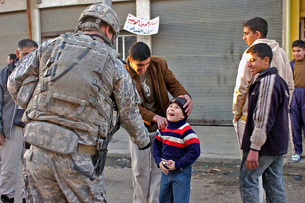 Iron Hawk Soldiers maintain good relations with people of Mosul