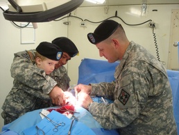 Soldiers Learn to Assist With Surgeries