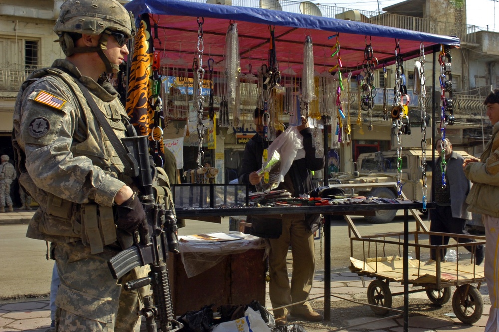 3rd ACR visits a busy market in Mosul