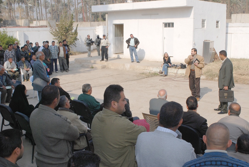 Market Fair Helps Baghdad Residents Plan for Economic Future