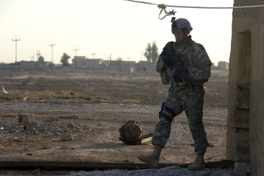 Soldiers Search for Weapons Caches