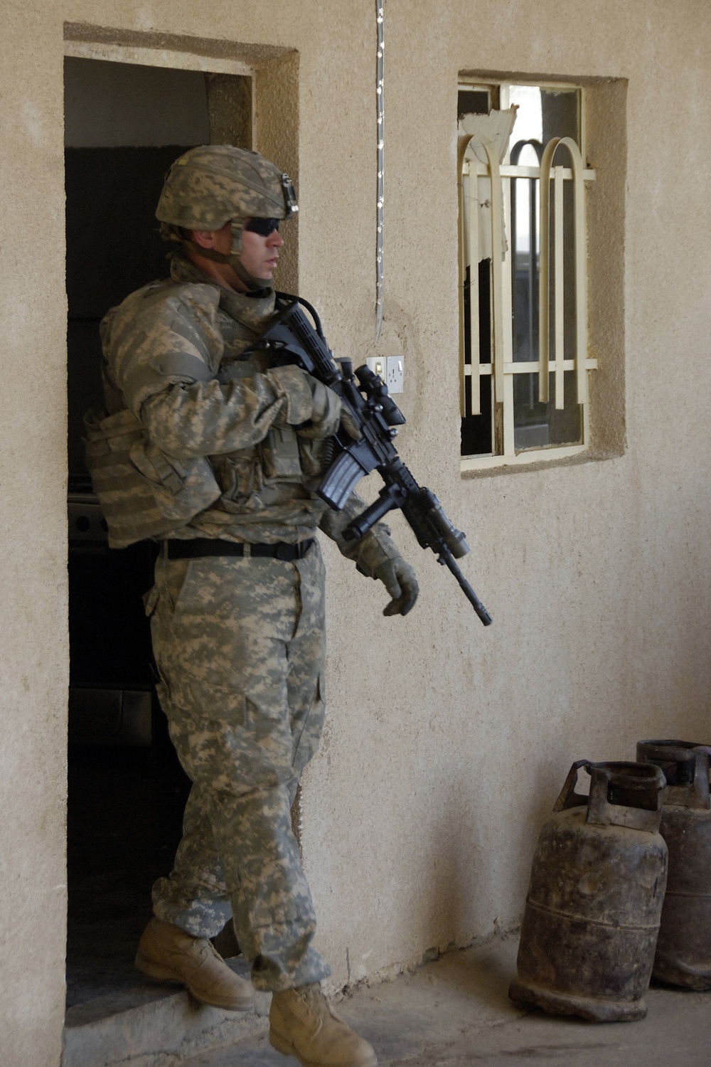 Soldiers Search for Weapons Caches