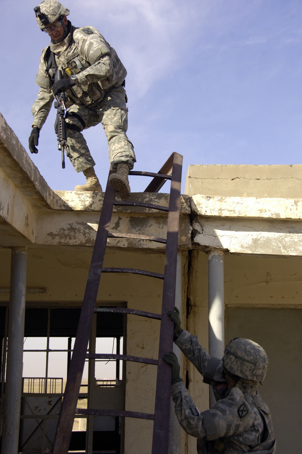 Soldiers Search for Weapons Caches