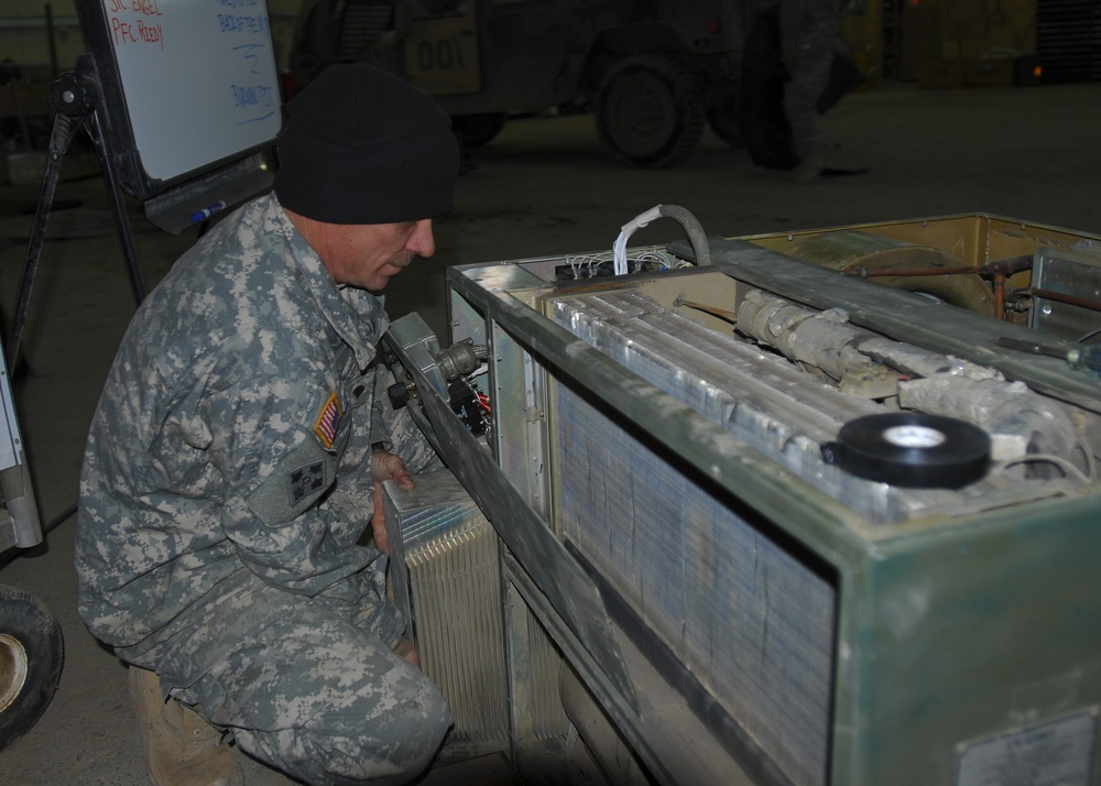 4th Inf. Div.'s Blacksmiths keep stock rolling