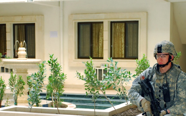 MND-B Soldiers provide security at Hospital