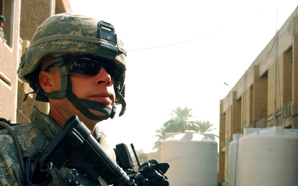 MND-B Soldiers provide security at Hospital