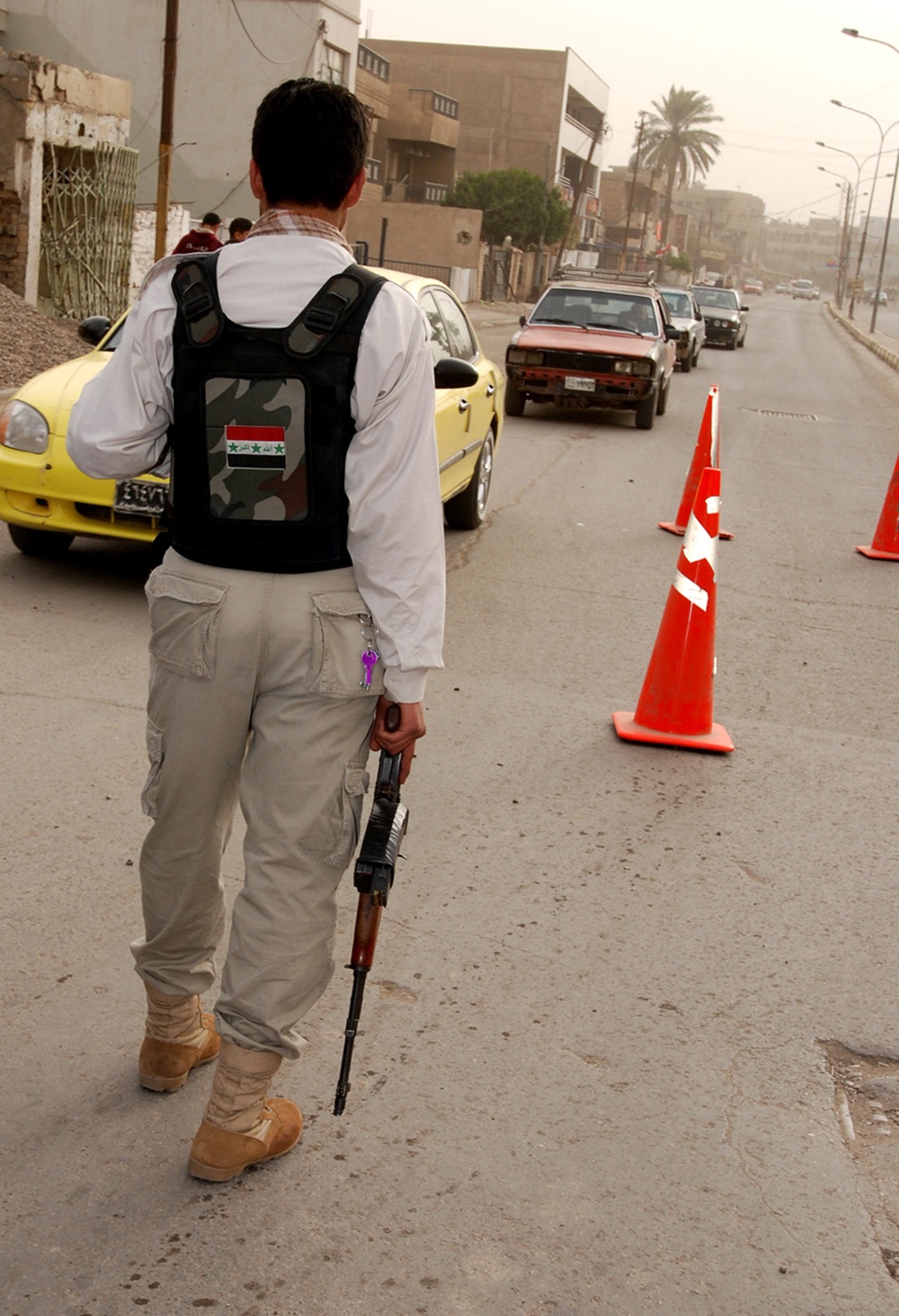 Sons of Iraq conduct random searches