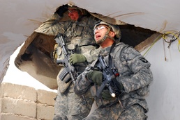 MND-B Soldiers search houses in Rathwaniyah