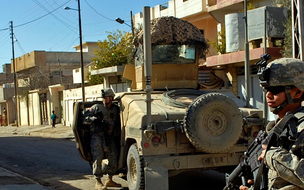 Heavy Mosul foot patrol, 3-3 ACR