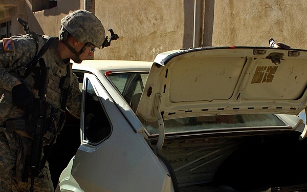 Heavy Mosul foot patrol, 3-3 ACR
