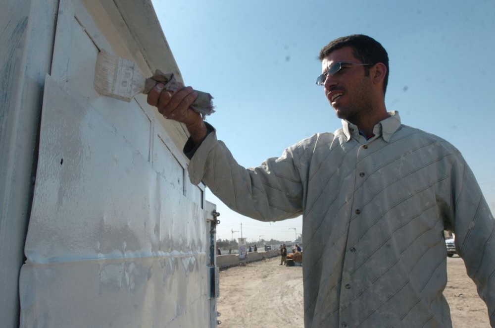 Iraqi Security Forces, local shop owners clean up Four Corners market district