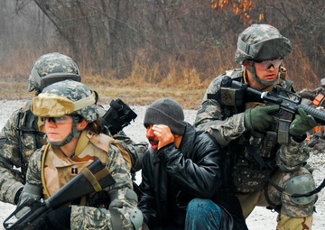Sailors, Airmen Learn Army Way in Joint Training