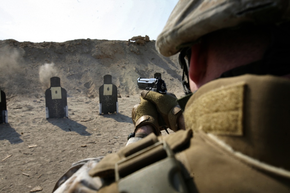 Marines fire at Joe Foss Range in Iraq