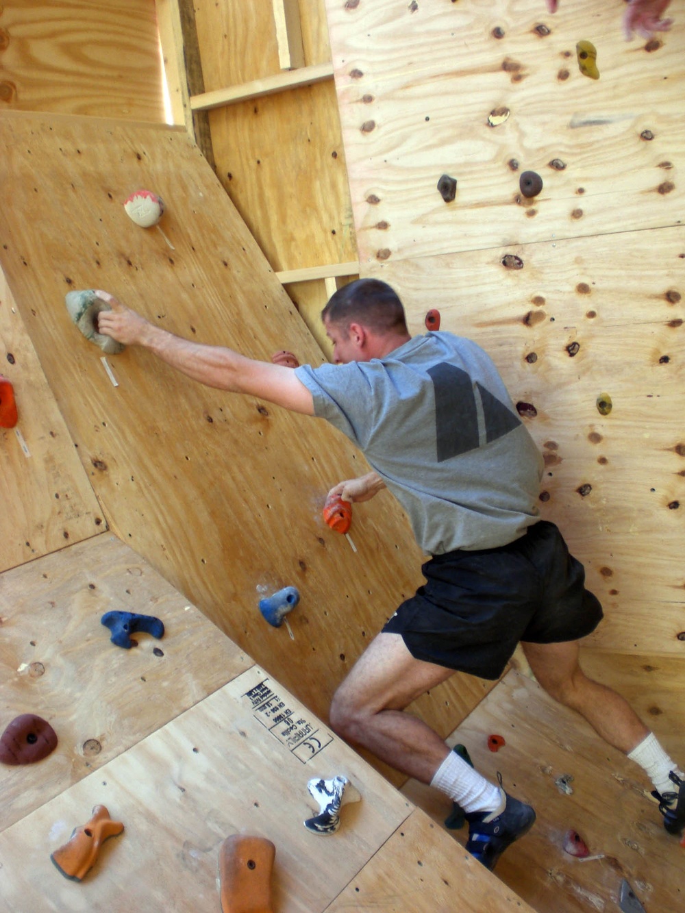 Leader Rakkasans Build Rock-climbing Gym