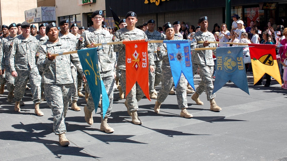 El Paso hosts Texas-sized homecoming parade for returned cavalry troops