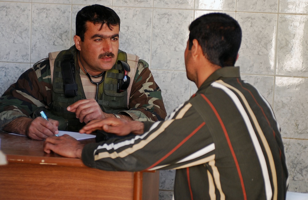 IA,CF Soldiers provide free healtcare to O'couba citizens