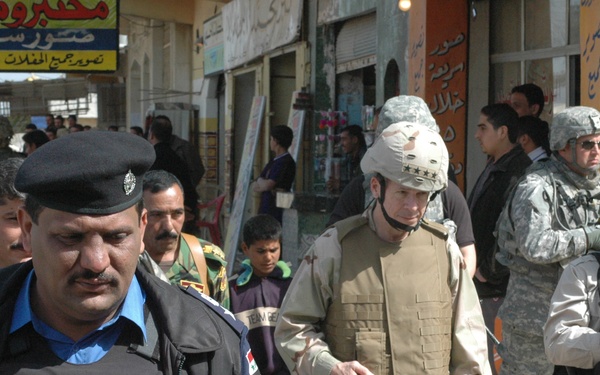 Chairman of the Joint Chiefs of Staff Visits Multi-National Division-North