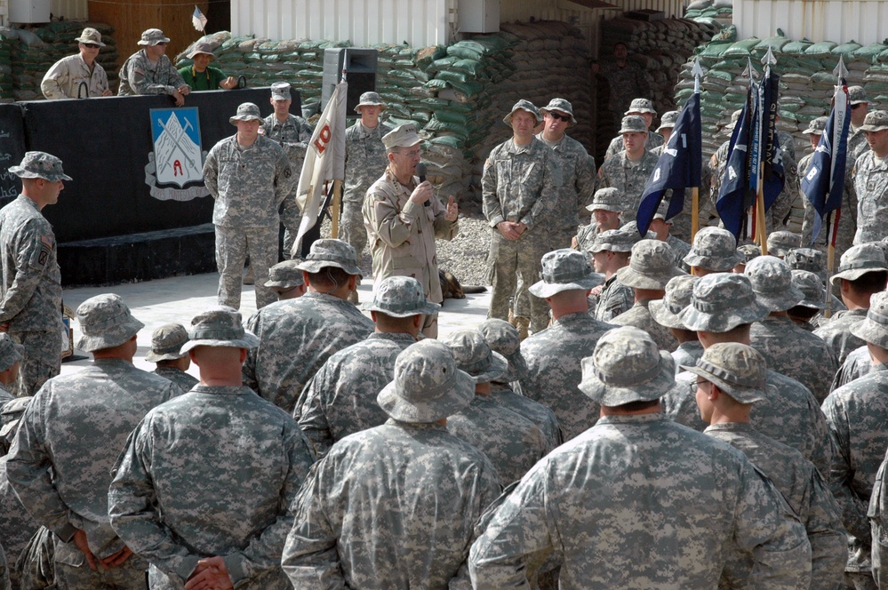 Chairman of the Joint Chiefs of Staff Visits Multi-National Division-North