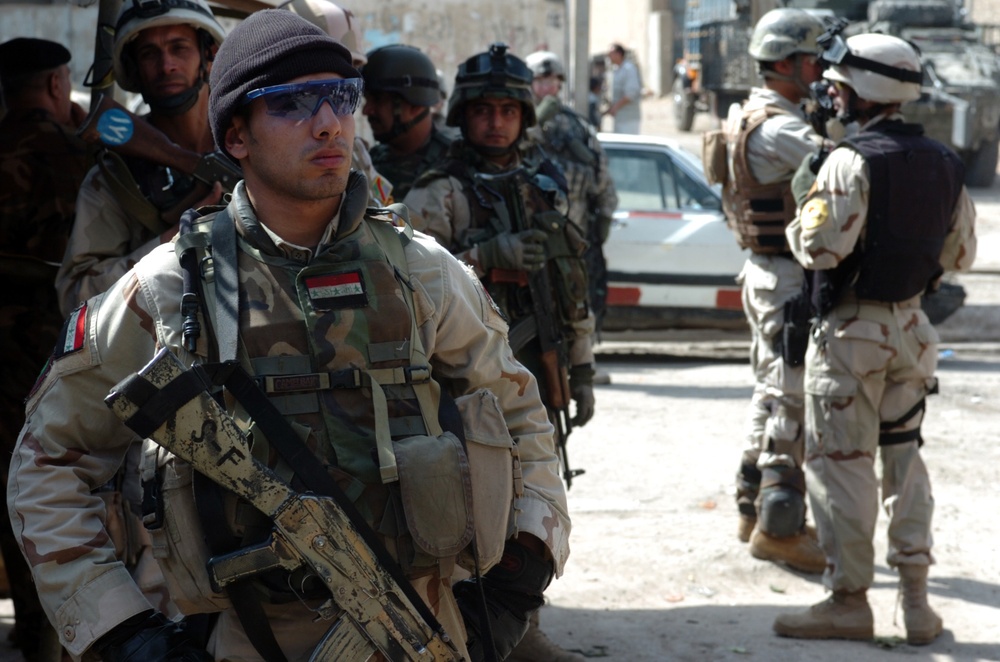Iraqi Army Soldiers maintain security in Karkh District of Baghdad