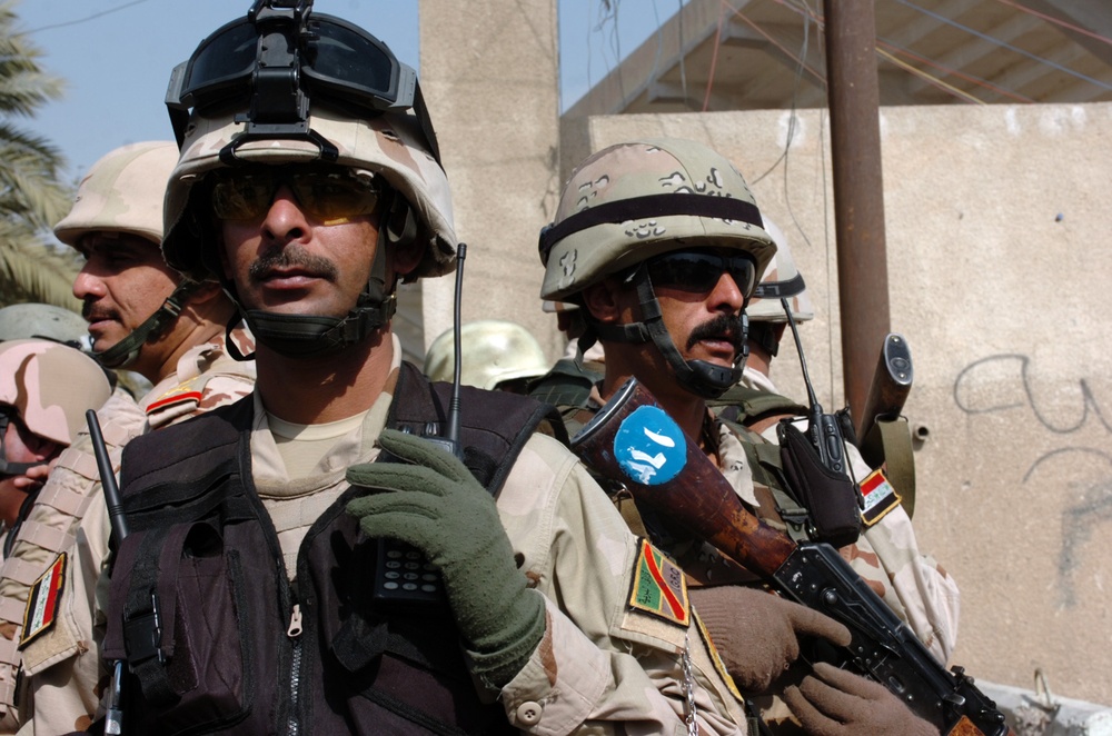 Iraqi Army Soldiers maintain security in Karkh District of Baghdad