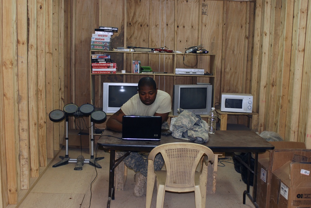 Soldiers, Airmen Build Better Living Conditions in Iraq