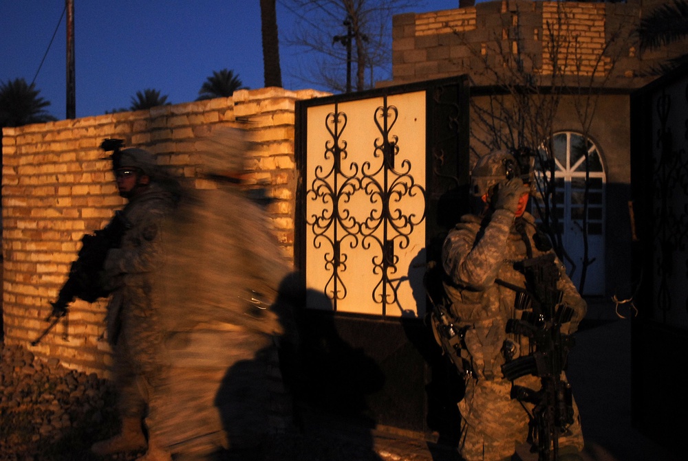 4-9 Infantry Soldiers Clear Village in Baqubah