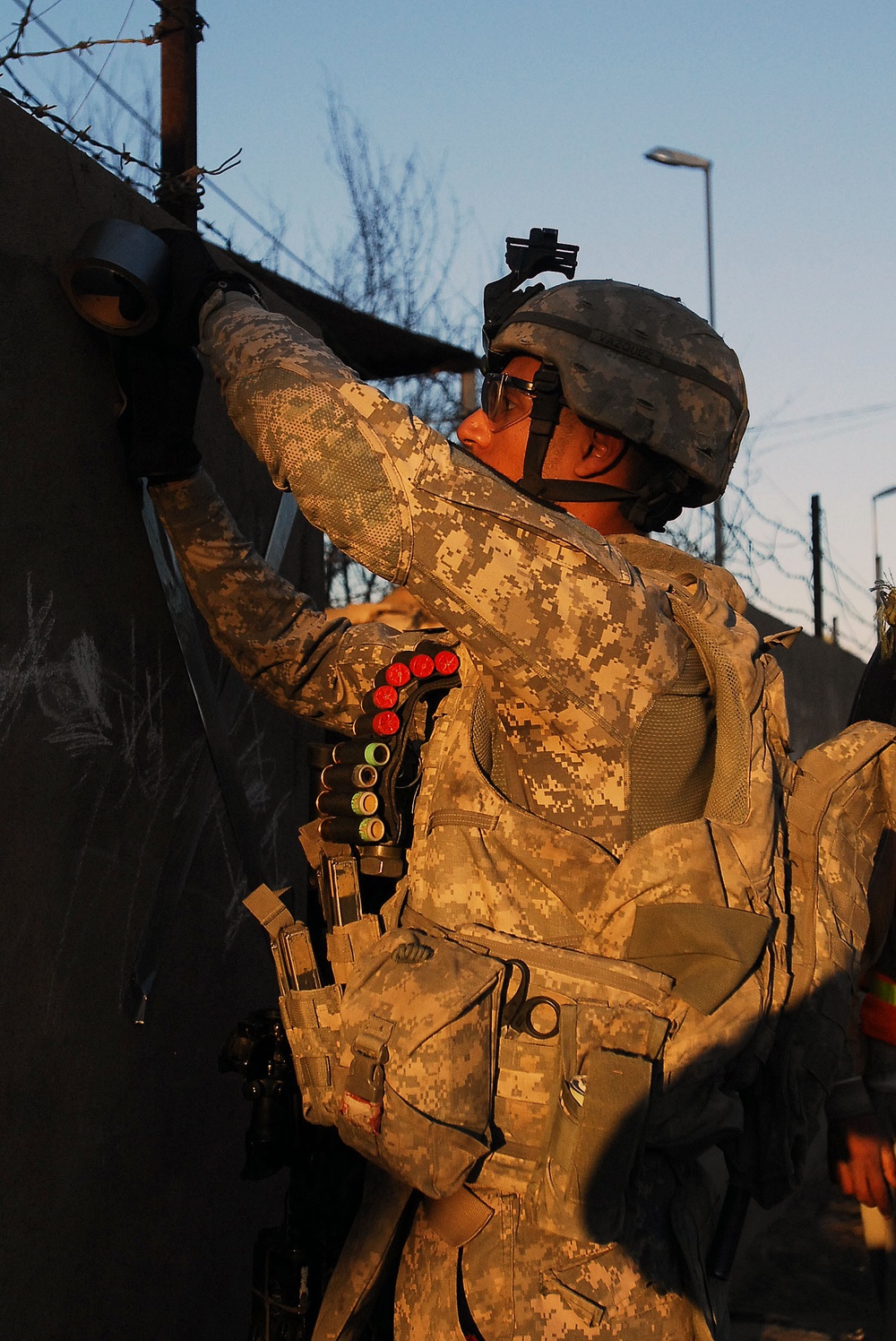 4-9 Infantry Soldiers Clear Village in Baqubah