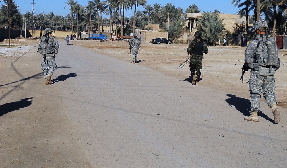 4-9 Infantry Soldiers Clear Village in Baqubah