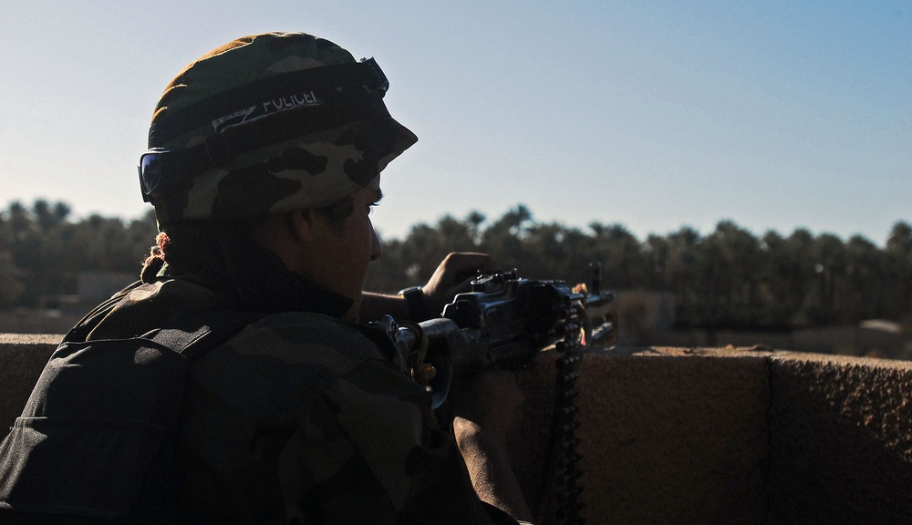 4-9 Infantry Soldiers Clear Village in Baqubah