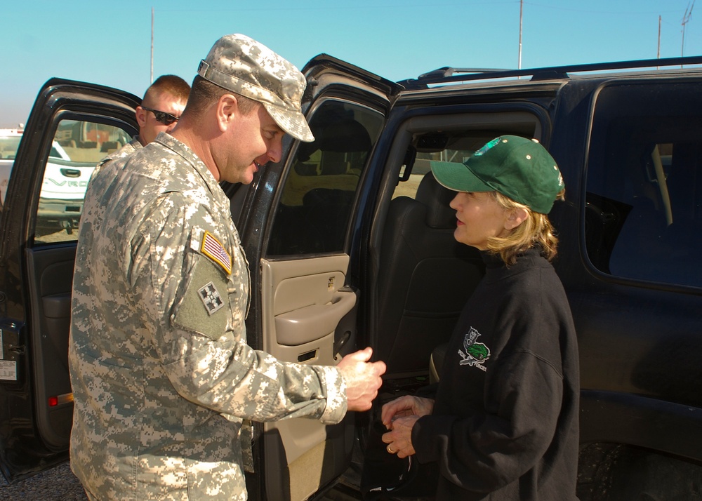 Texas Senator visits 4th Infantry Division Soldiers
