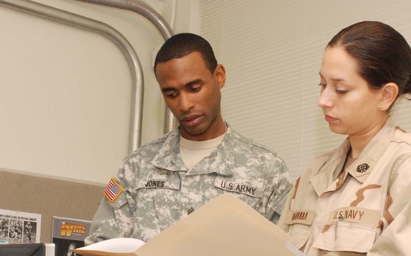 Windy City Son Hosts 'Vibe Sessions' for Troopers