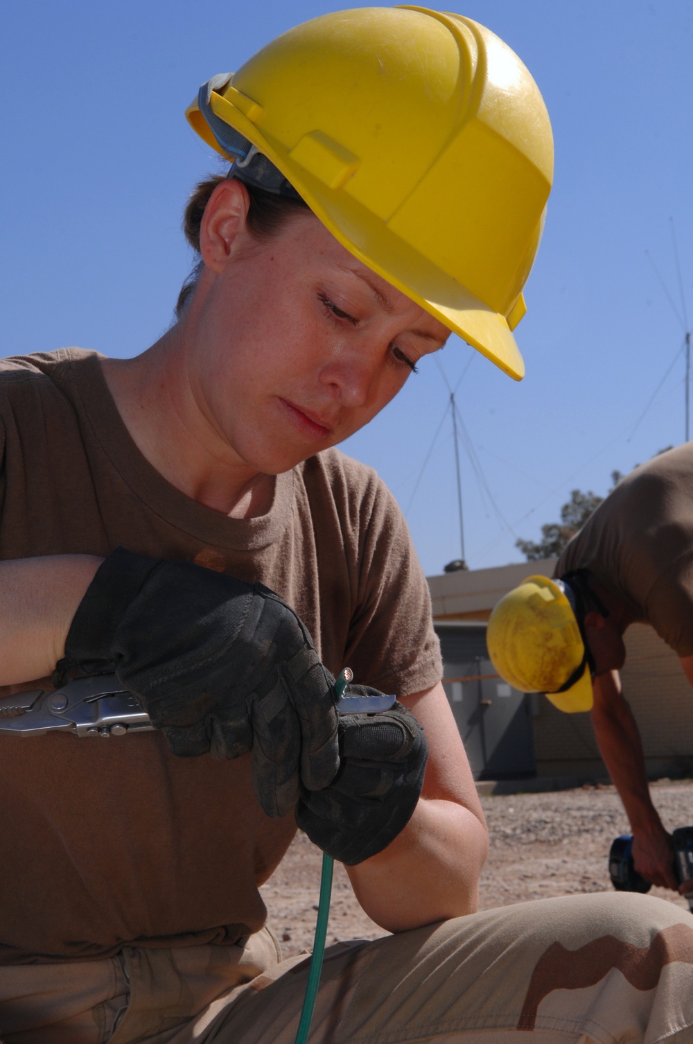 Maintaining cable and antenna system