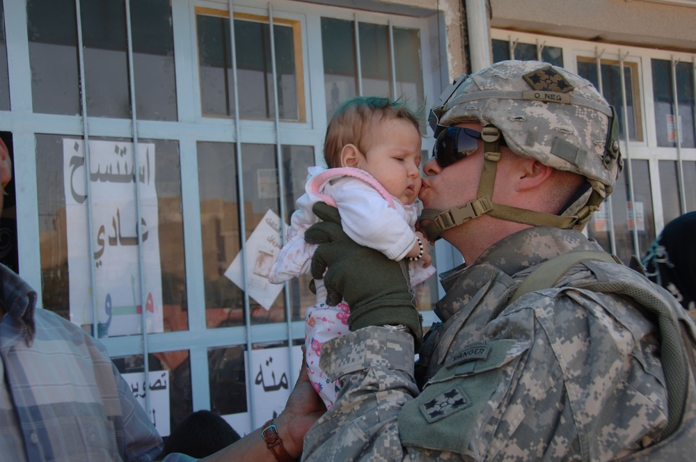 DVIDS - Images - MND-B Soldier Shares Tender Moment With Iraqi Child ...