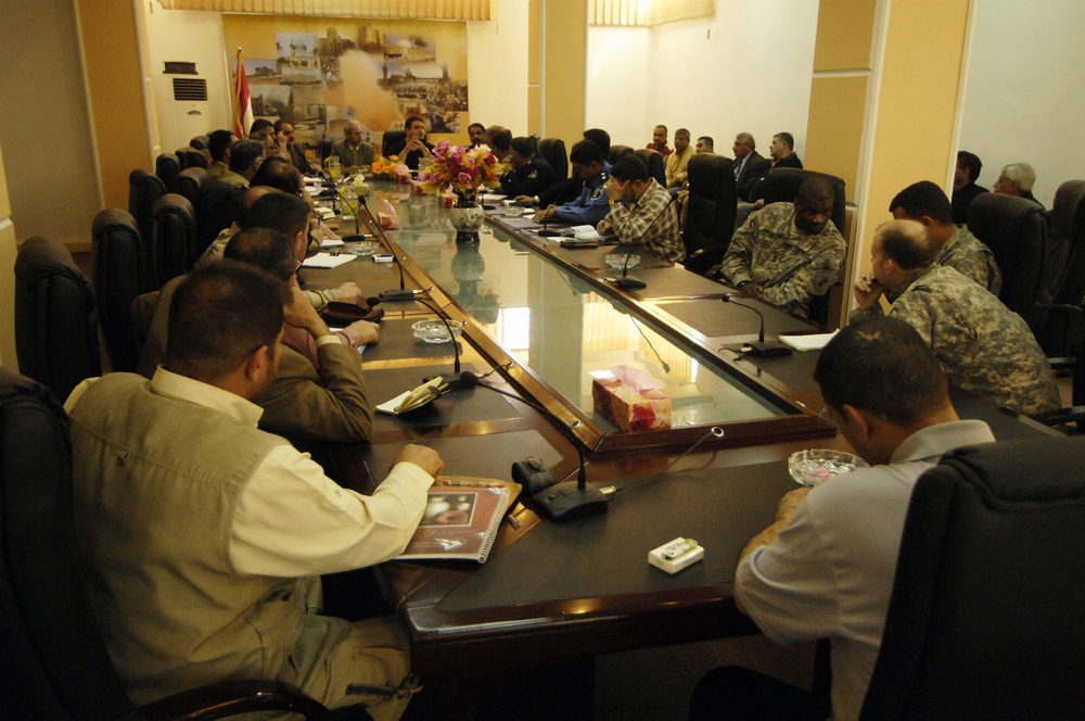 Sons of Iraq, 1-504 PIR patrol together, pick up bad guys