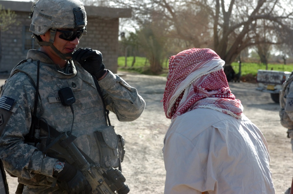 Multi-National Division - Baghdad, Iraqi army soldiers patrol western Baghdad together, interact with local populace