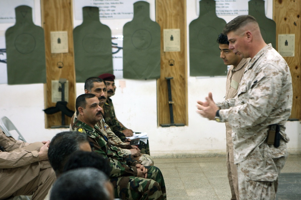 Iraqi Soldiers Master Weapons, Graduate From Course