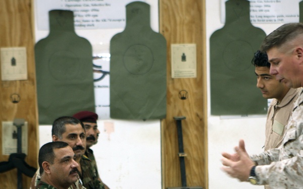 Iraqi Soldiers Master Weapons, Graduate From Course