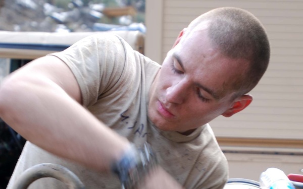 Mechanics battle Taliban, snow, terrain to keep vehicles working