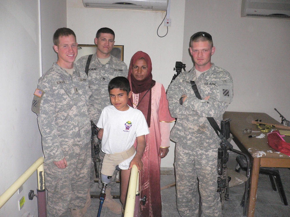 Soldiers help Iraqi boy get prosthetic leg