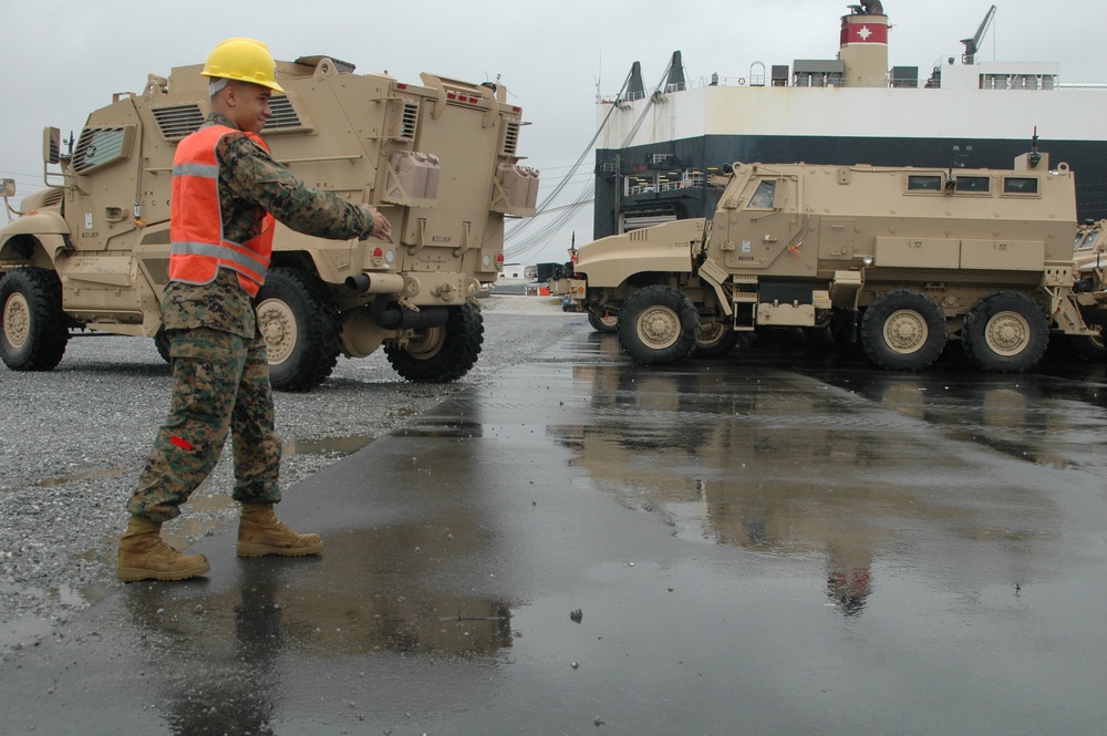 Savannah Marines Support MRAP Cargo Operations