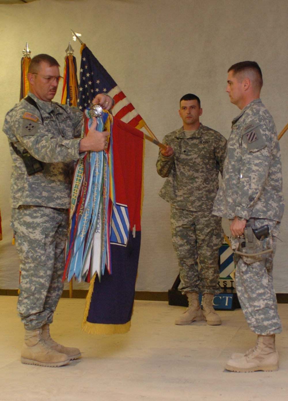 1st BCT cases colors, bids farewell to Ramadi